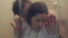 男：水真多！女：讨厌！这片越往后面看越搞笑，这才是教科书版的犯罪片，全片没有一个明星，但是每个人都演技在线，而不像现在的影视寒冬
