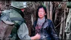 “当年很好看又害怕，至今都没明白那个鬼到底有没有，太经典了！”