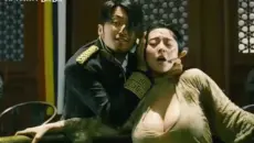 谢霆锋这句台词，“大嫂的身材真好啊，可惜你只是个和尚。”堪称《新少林寺》里最扎心的神来之笔。这部电影当年被骂惨，却成了被严重低估的经典，原来功夫再硬也硬不过人性