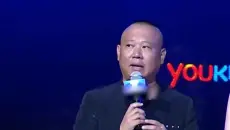 郭德纲当主持人调侃明星合集：开口就是段子。台下的大咖都乐坏了