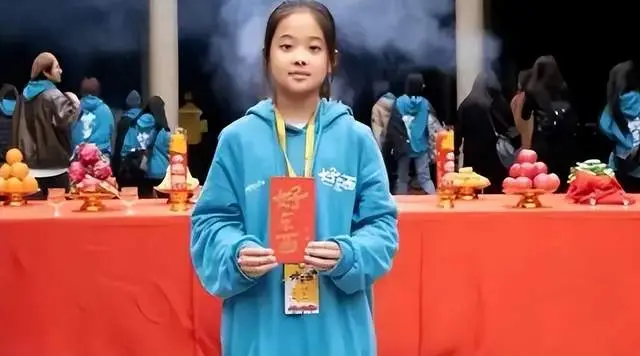 梅婷女儿百花奖提名出圈，12岁登台不怯场，星二代的底气来自哪里