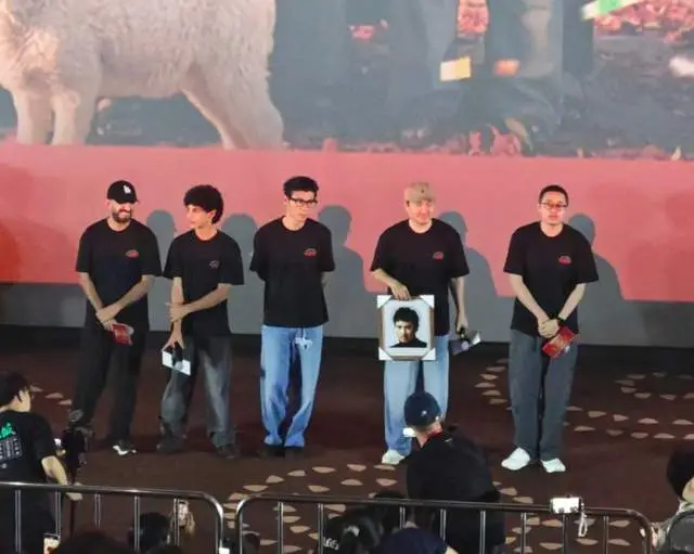 豆瓣评分暴涨！龙餐馆路演出圈，沈腾回应喜剧演员获奖难