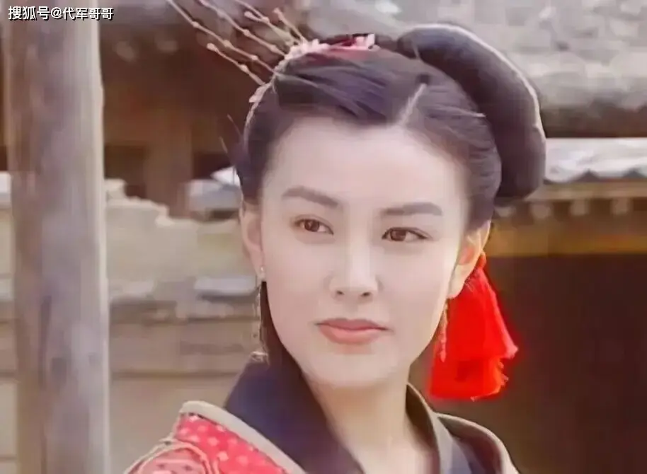 52岁朱晏近况曝光！为前夫负债600万，如今倾家荡产拍短剧还债
