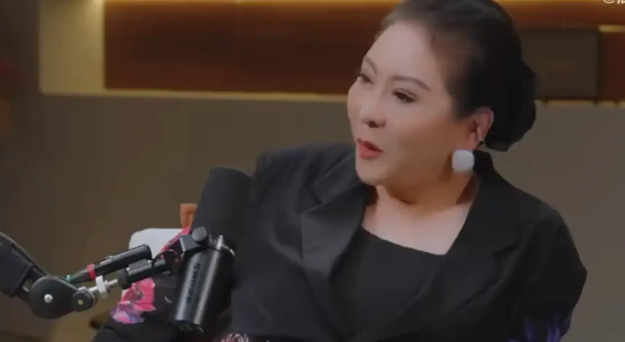 向太不满易立竞采访向佐：觉得自己被淡化毫无分量