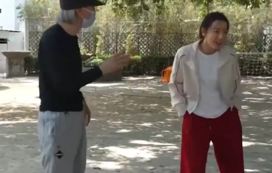 周星驰称迪丽热巴没有偶像包袱：她演喜剧比我还夸张