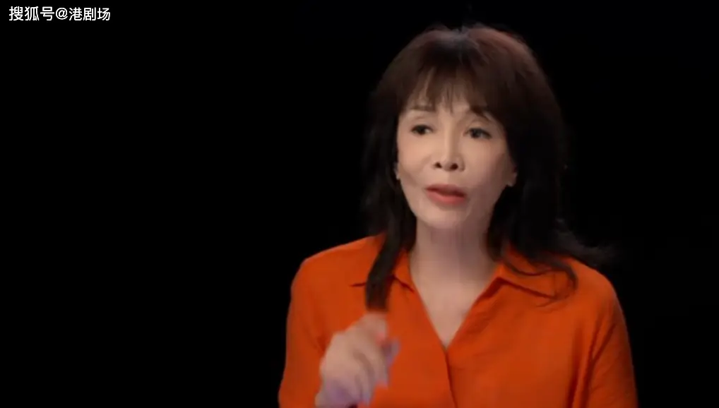 殿堂级主持郑裕玲做访问被指「失职」，夏雨忍不住出言提醒！