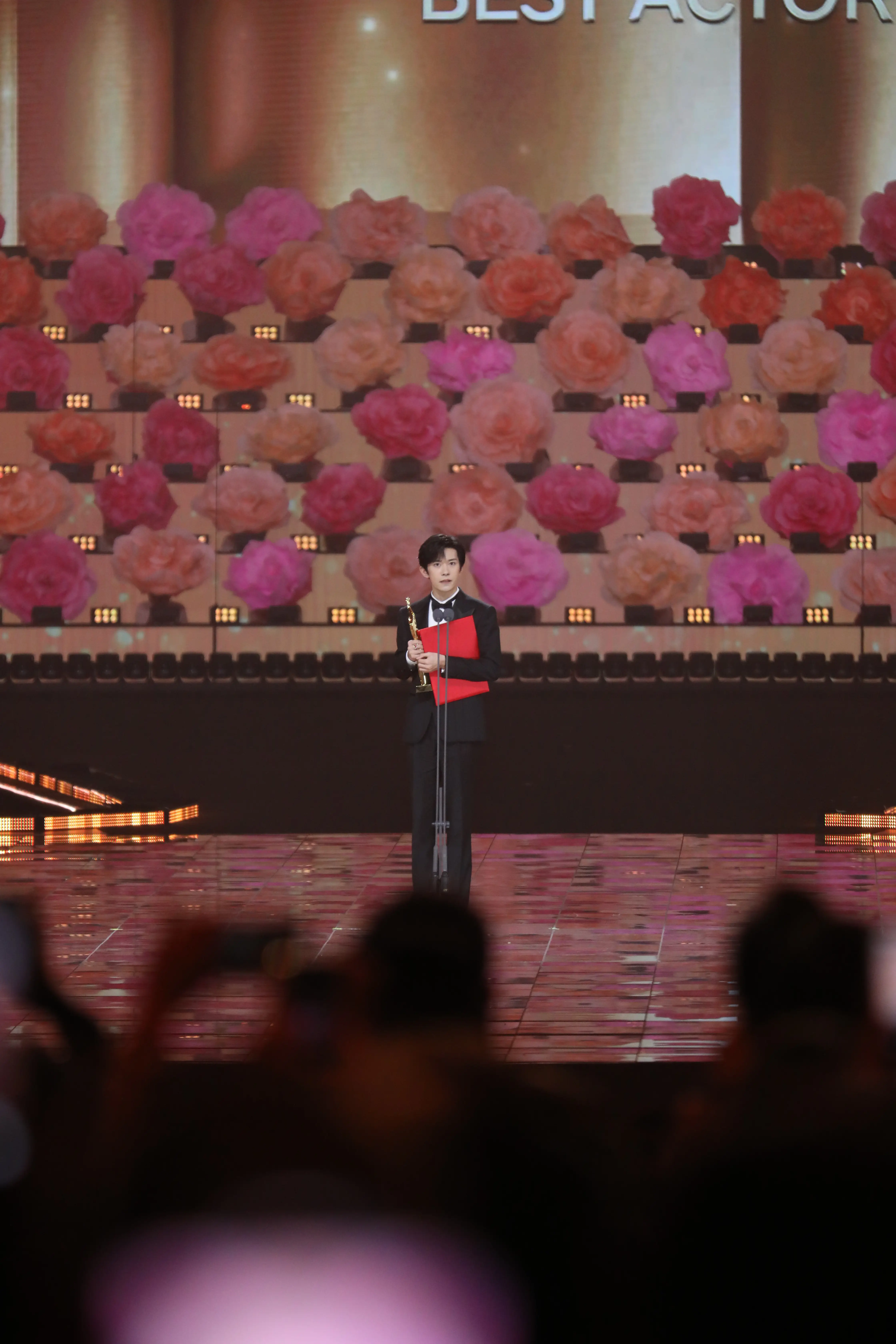 百花奖最佳男主角易烊千玺：我希望回归到生活里，把演员职业的生命力尽可能拉长