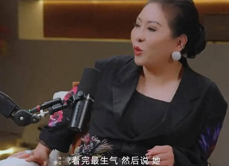 向太自曝不满向佐在易立竞采访中的表现，直言：看完心里很不舒服